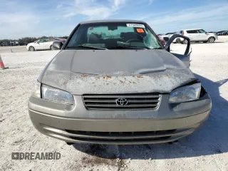 1999 Toyota Camry LE z VIN 4T1BG22K8XU426130, wystawiony jako Copart lot #87368604 z przebiegiem 276 204 mil mil oraz Szkoda całkowita • Salvage title. Historia ofert i sprzedaży dostępna na DreamBid. Obrazek 5.