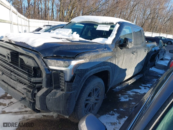 2024 Toyota Tundra 4WD SR5 with VIN 5TFLA5DB6RX189163, listed as a IAAI auction lot 41292990 with 8,884 mi miles. Bid and sale history available at carsss.com. Image 20.