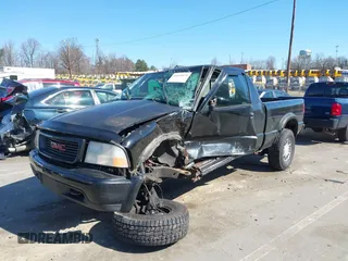 2000 GMC Sonoma SLS w/1SJ Pkg with VIN 1GTCT19W5Y8181305, listed as a IAAI auction lot 41694074 with 243,564 mi miles. Bid and sale history available at carsss.com. Image 17.