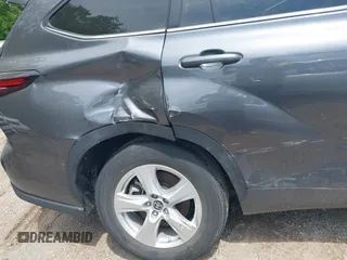 2024 Toyota Highlander LE z VIN 5TDKDRAH6RS539383, wystawiony jako IAAI lot #42267073 z przebiegiem 26 293 mil mil oraz . Historia ofert i sprzedaży dostępna na DreamBid. Obrazek 6.