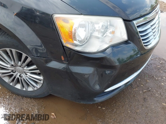 2014 Chrysler Town & Country Touring L with VIN 2C4RC1CG5ER378194, listed as a IAAI auction lot 42176454 with 178,448 mi miles and . Bid and sale history available at carsss.com. Image 6.