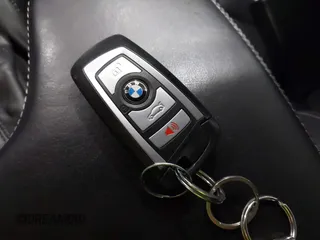 2017 BMW M3 z VIN WBS8M9C52H5G83686, wystawiony jako IAAI lot #42205796 z przebiegiem 51 956 mil mil oraz . Historia ofert i sprzedaży dostępna na DreamBid. Obrazek 11.