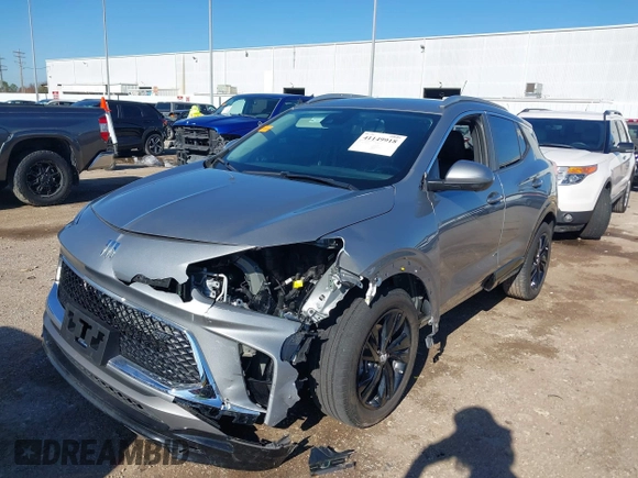 2024 Buick Encore GX Sport Touring z VIN KL4AMDSL5RB016374, wystawiony jako IAAI lot #41149918 z przebiegiem 15 512 mil mil oraz . Historia ofert i sprzedaży dostępna na DreamBid. Obrazek 2.