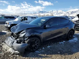 2024 Tesla Model Y Long Range z VIN 7SAYGDEEXRA222408, wystawiony jako Copart lot #49119125 z przebiegiem 20 773 mil mil oraz Szkoda całkowita • Salvage title. Historia ofert i sprzedaży dostępna na DreamBid. Obrazek 1.