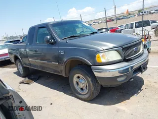 2003 Ford F-150 XL z VIN 1FTRX18L23NB00132, wystawiony jako IAAI lot #42495004 z przebiegiem 281 703 mil mil oraz . Historia ofert i sprzedaży dostępna na DreamBid. Obrazek 1.
