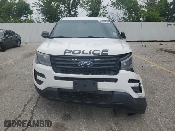 2017 Ford Police Interceptor Utility z VIN 1FM5K8AR6HGC63457, wystawiony jako Copart lot #55322445 z przebiegiem 136 618 mil mil oraz Szkody całkowita. Historia ofert i sprzedaży dostępna na DreamBid. Obrazek 5.
