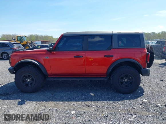 2022 Ford Bronco z VIN 1FMEE5DP3NLB42355, wystawiony jako IAAI lot #42084720 z przebiegiem 35 183 mil mil oraz . Historia ofert i sprzedaży dostępna na DreamBid. Obrazek 14.
