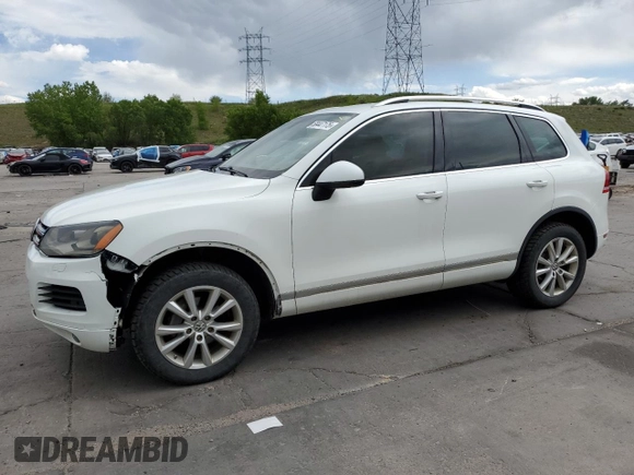 2013 Volkswagen Touareg Exec z VIN WVGEF9BP6DD001991, wystawiony jako Copart lot #58447175 z przebiegiem 170 264 mil mil oraz Czysty tytuł • Clean title. Historia ofert i sprzedaży dostępna na DreamBid. Obrazek 1.