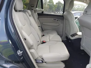 2025 Volvo XC90 z VIN YV4062PG4S1349248, wystawiony jako IAAI lot #42080418 z przebiegiem 3140 mil mil oraz . Historia ofert i sprzedaży dostępna na DreamBid. Obrazek 8.