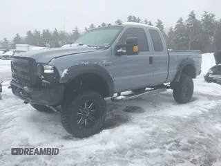 2006 Ford F-250 XL z VIN 1FTSX21526EB97324, wystawiony jako IAAI lot #41541311 z przebiegiem 73 721 mil mil oraz . Historia ofert i sprzedaży dostępna na DreamBid. Obrazek 19.
