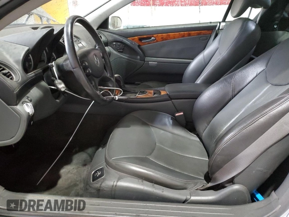 2003 Mercedes-Benz SL 500 z VIN WDBSK75FX3F061879, wystawiony jako Copart lot #55930265 z przebiegiem 117 824 mil mil oraz Tytuł czysty. Historia ofert i sprzedaży dostępna na DreamBid. Obrazek 7.