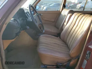 1983 Mercedes-Benz 300 D z VIN WDBAB33A8DB029422, wystawiony jako Copart lot #41494185 z przebiegiem 194 507 mil mil oraz Szkoda całkowita • Salvage title. Historia ofert i sprzedaży dostępna na DreamBid. Obrazek 7.