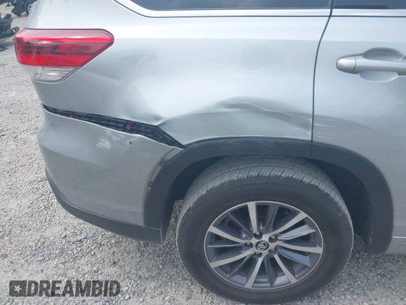 2018 Toyota Highlander SE z VIN 5TDKZRFH4JS544239, wystawiony jako IAAI lot #42429079 z przebiegiem 121 406 mil mil oraz . Historia ofert i sprzedaży dostępna na DreamBid. Obrazek 19.