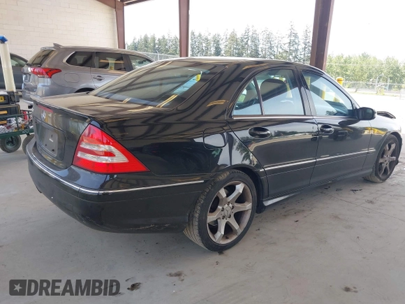 2007 Mercedes-Benz C 230 Sport z VIN WDBRF52H17F931750, wystawiony jako IAAI lot #42207507 z przebiegiem 164 202 mil mil oraz . Historia ofert i sprzedaży dostępna na DreamBid. Obrazek 4.