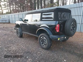 2022 Ford Bronco with VIN 1FMEE5DP0NLA87721, listed as a IAAI auction lot 40968618 with 45,693 mi miles and . Bid and sale history available at DreamBid. Image 3.