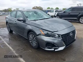 2023 Nissan Altima SV z VIN 1N4BL4DV7PN328287, wystawiony jako IAAI lot #41922893 z przebiegiem 59 289 mil mil oraz . Historia ofert i sprzedaży dostępna na DreamBid. Obrazek 1.