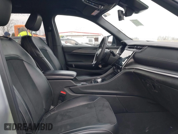 2024 Jeep Grand Cherokee Laredo z VIN 1C4RJKAG6R8527275, wystawiony jako IAAI lot #41628266 z przebiegiem 27 823 mil mil oraz . Historia ofert i sprzedaży dostępna na DreamBid. Obrazek 5.