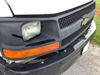 2013 Chevrolet Express Cargo z VIN 1GCSGAFX0D1173242, wystawiony jako IAAI lot #42792060 z przebiegiem 263 409 mil mil oraz . Historia ofert i sprzedaży dostępna na DreamBid. Obrazek 20.
