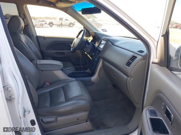 2006 Honda Pilot EX-L with RES with VIN 5FNYF28606B030602, listed as a IAAI auction lot 41392868 with 227,782 mi miles. Bid and sale history available at carsss.com. Image 5.