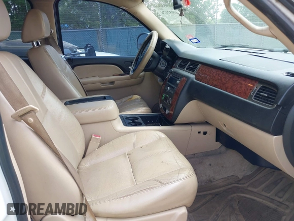 2007 Chevrolet Suburban LT with VIN 3GNFC16J77G136291, listed as a IAAI auction lot 41957476 with Not provided miles and . Bid and sale history available at DreamBid. Image 5.