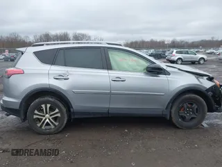 2018 Toyota RAV4 LE z VIN JTMBFREV6JJ236518, wystawiony jako IAAI lot #41977497 z przebiegiem 55 816 mil mil oraz . Historia ofert i sprzedaży dostępna na DreamBid. Obrazek 13.