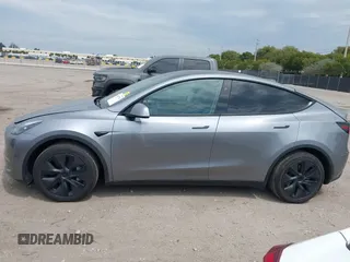 2025 Tesla Model Y Long Range with VIN 7SAYGDED5SF257258, listed as a IAAI auction lot 41877196 with 4,442 mi miles and . Bid and sale history available at DreamBid. Image 14.