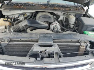 2003 GMC Sierra 1500HD SLE z VIN 1GTGK13U03F166999, wystawiony jako Copart lot #52696595 z przebiegiem 241 886 mil mil oraz Szkoda całkowita • Salvage title. Historia ofert i sprzedaży dostępna na DreamBid. Obrazek 11.