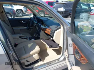 2012 Mercedes-Benz GLK GLK 350 with VIN WDCGG5GB5CF777865, listed as a IAAI auction lot 41882324 with 133,385 mi miles. Bid and sale history available at carsss.com. Image 5.