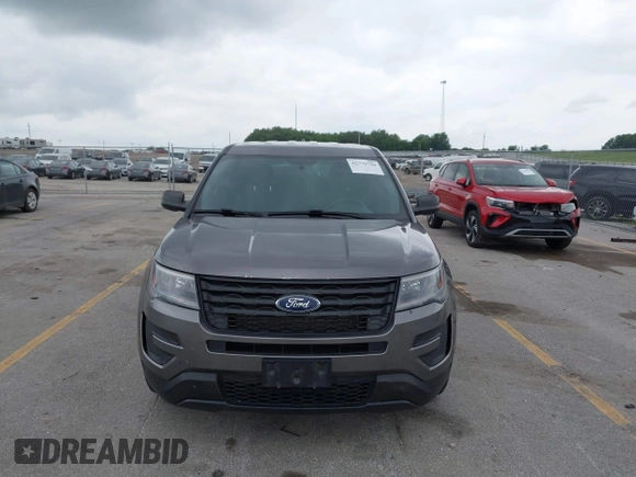 2017 Ford Police Interceptor Utility z VIN 1FM5K8ARXHGD26446, wystawiony jako IAAI lot #42779736 z przebiegiem 133 865 mil mil oraz . Historia ofert i sprzedaży dostępna na DreamBid. Obrazek 12.