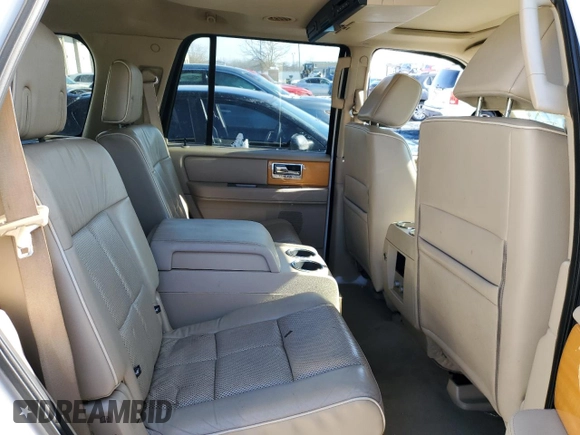 2008 Lincoln Navigator z VIN 5LMFU28548LJ01183, wystawiony jako Copart lot #46277525 z przebiegiem 204 331 mil mil oraz Szkoda całkowita • Salvage title. Historia ofert i sprzedaży dostępna na DreamBid. Obrazek 12.