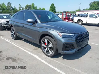 2024 Audi Q5 Sportback S line Prestige z VIN WA16AAFY2R2105547, wystawiony jako IAAI lot #42162139 z przebiegiem 7 174 mil mil oraz . Historia ofert i sprzedaży dostępna na DreamBid. Obrazek 1.