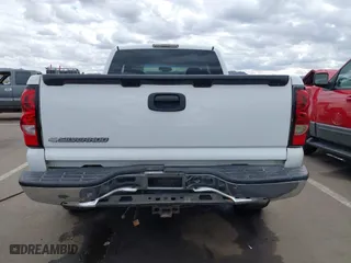 2006 Chevrolet Silverado 1500 LT1 with VIN 2GCEC19V861124371, listed as a IAAI auction lot 41776154 with 222,653 mi miles. Bid and sale history available at carsss.com. Image 6.