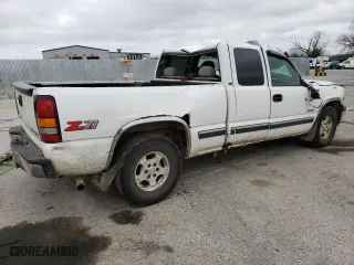 2000 Chevrolet Silverado 1500 LS with VIN 1GCEK19TXYZ181702, listed as a Copart auction lot 50802875 with 302,705 mi miles and Salvage Title. Bid and sale history available at carsss.com. Image 3.