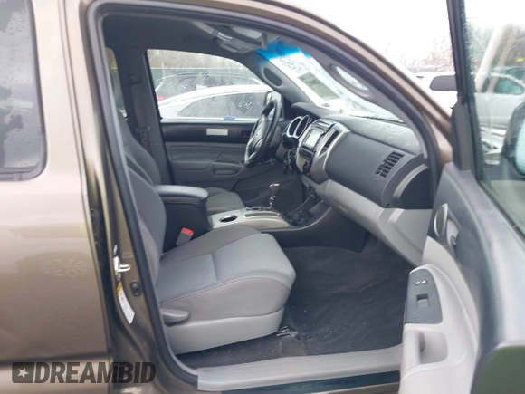 2015 Toyota Tacoma with VIN 3TMLU4EN1FM201554, listed as a IAAI auction lot 42008012 with 118,313 mi miles and . Bid and sale history available at DreamBid. Image 5.