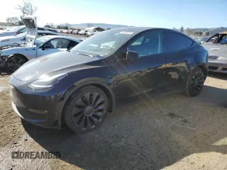 2022 Tesla Model Y Performance z VIN 7SAYGDEF2NF397743, wystawiony jako Copart lot #46450525 z przebiegiem 58 532 mil mil oraz Szkoda całkowita • Salvage title. Historia ofert i sprzedaży dostępna na DreamBid. Obrazek 1.