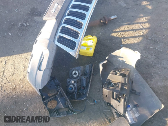 2000 Jeep Grand Cherokee Laredo with VIN 1J4GW48N3YC231743, listed as a IAAI auction lot 41316680 with Not provided miles and . Bid and sale history available at DreamBid. Image 11.