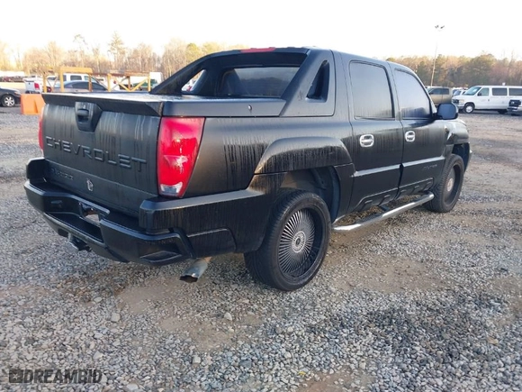 2003 Chevrolet Avalanche with VIN 3GNEC13TX3G169166, listed as a IAAI auction lot 41789590 with 349,989 mi miles. Bid and sale history available at carsss.com. Image 4.