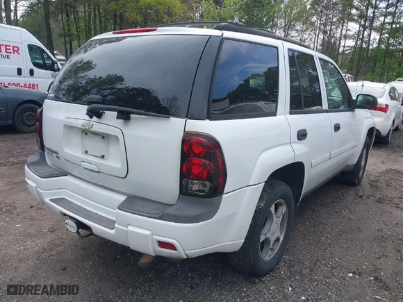 2007 Chevrolet TrailBlazer LS with VIN 1GNDT13S072149803, listed as a IAAI auction lot 41978339 with 151,304 mi miles. Bid and sale history available at carsss.com. Image 4.