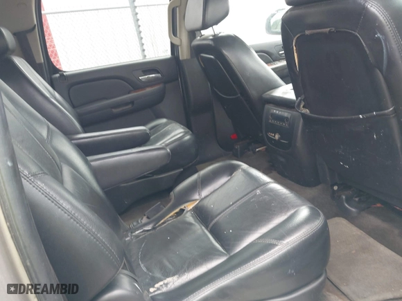 2007 Chevrolet Suburban LT with VIN 3GNFC16J37G135171, listed as a IAAI auction lot 41672943 with 1 mi miles. Bid and sale history available at carsss.com. Image 8.