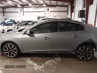 2017 Volvo S60 Dynamic with VIN YV140MTL0H2437537, listed as a IAAI auction lot 40801631 with 55,153 mi miles. Bid and sale history available at carsss.com. Image 15.