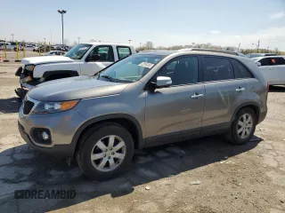 2013 Kia Sorento LX z VIN 5XYKT4A69DG381695, wystawiony jako Copart lot #52289255 z przebiegiem 160 313 mil mil oraz Szkoda całkowita • Salvage title. Historia ofert i sprzedaży dostępna na DreamBid. Obrazek 1.