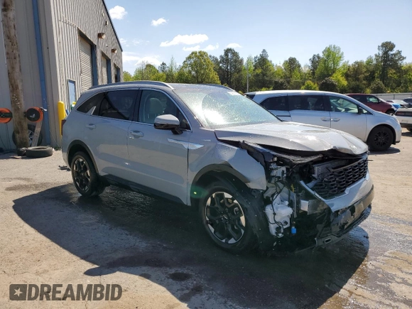 2025 Kia Sorento S z VIN 5XYRL4JC4SG321227, wystawiony jako Copart lot #52421925 z przebiegiem 14 351 mil mil oraz Szkoda całkowita • Salvage title. Historia ofert i sprzedaży dostępna na DreamBid. Obrazek 4.