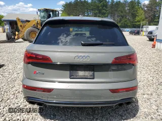 2023 Audi SQ5 Premium Plus z VIN WA1B4AFY4P2083151, wystawiony jako Copart lot #58185645 z przebiegiem 57 751 mil mil oraz Szkoda całkowita • Salvage title. Historia ofert i sprzedaży dostępna na DreamBid. Obrazek 6.