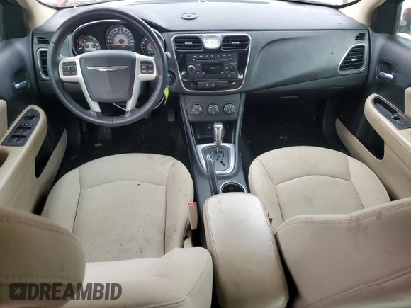 2014 Chrysler 200 Touring z VIN 1C3CCBBB2EN102221, wystawiony jako Copart lot #47847985 z przebiegiem 141 912 mil mil oraz Szkody całkowita. Historia ofert i sprzedaży dostępna na DreamBid. Obrazek 8.