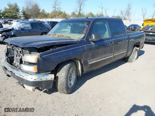 2005 Chevrolet Silverado 1500 LS with VIN 2GCEC13TX51388858, listed as a IAAI auction lot 41771105 with 266,554 mi miles. Bid and sale history available at carsss.com. Image 2.