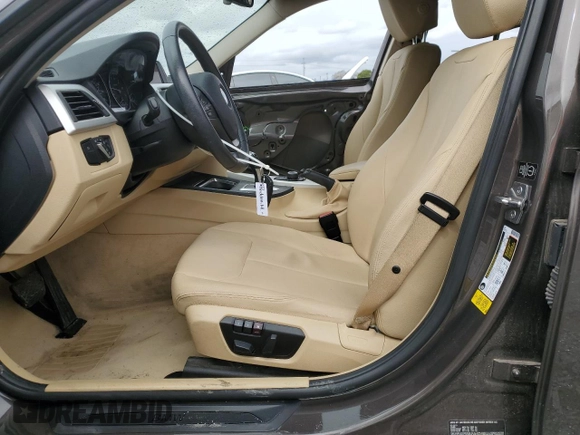2013 BMW 3 Series 328i z VIN WBA3C1C54DF440529, wystawiony jako Copart lot #48949335 z przebiegiem 83 765 mil mil oraz Szkody całkowita. Historia ofert i sprzedaży dostępna na DreamBid. Obrazek 7.