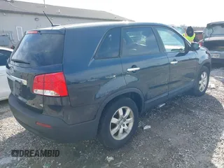2012 Kia Sorento LX with VIN 5XYKTCA6XCG275958, listed as a IAAI auction lot 41542339 with 390,000 mi miles. Bid and sale history available at carsss.com. Image 4.