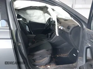 2018 Volkswagen Tiguan SEL with VIN 3VV3B7AXXJM213579, listed as a IAAI auction lot 42664339 with 84,676 mi miles and . Bid and sale history available at DreamBid. Image 5.