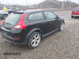 2013 Volvo C30 T5 z VIN YV1672MK8D2305313, wystawiony jako IAAI lot #41715681 z przebiegiem 191 887 mil mil oraz . Historia ofert i sprzedaży dostępna na DreamBid. Obrazek 4.