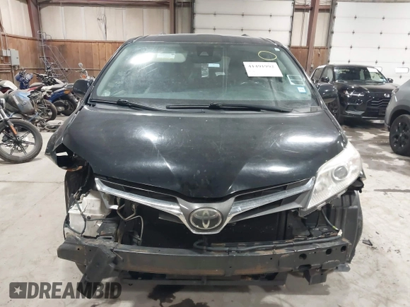 2018 Toyota Sienna XLE Auto Access Seat with VIN 5TDYZ3DC1JS960019, listed as a IAAI auction lot 41491992 with 128,021 mi miles. Bid and sale history available at carsss.com. Image 12.